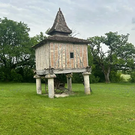 Grange Renovee Du Xviiieme Siecle *